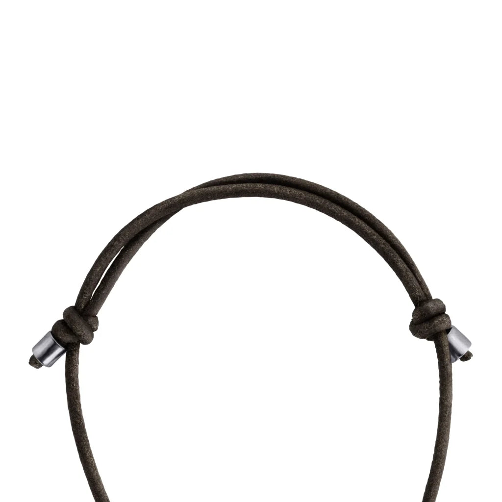 Collar de 36cm de piel natural de borrego con dije de Koru - Joyería y bisutería fina