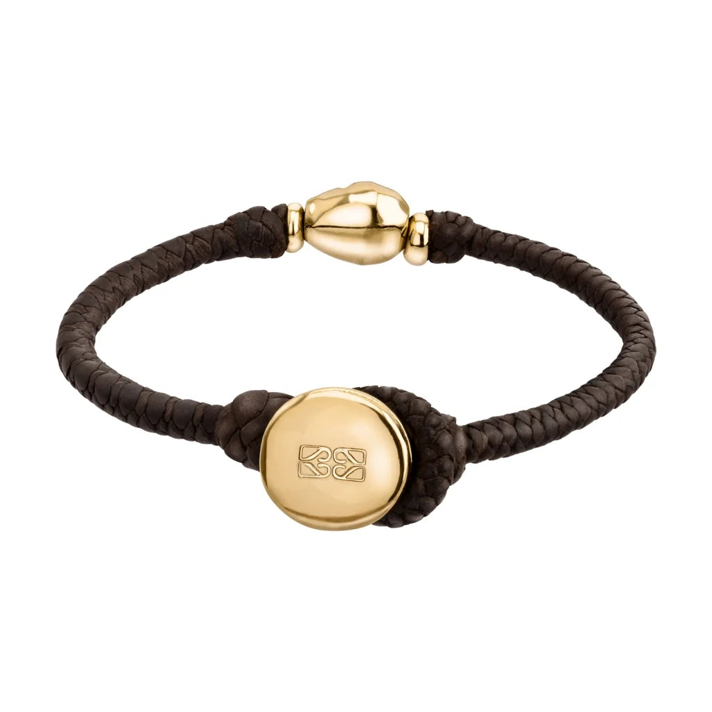 Pulsera de piel natural de borrego en trenza recorrida de 4 hilos con perla, detalles y broche en baño de oro de 22K - Joyería y bisutería fina