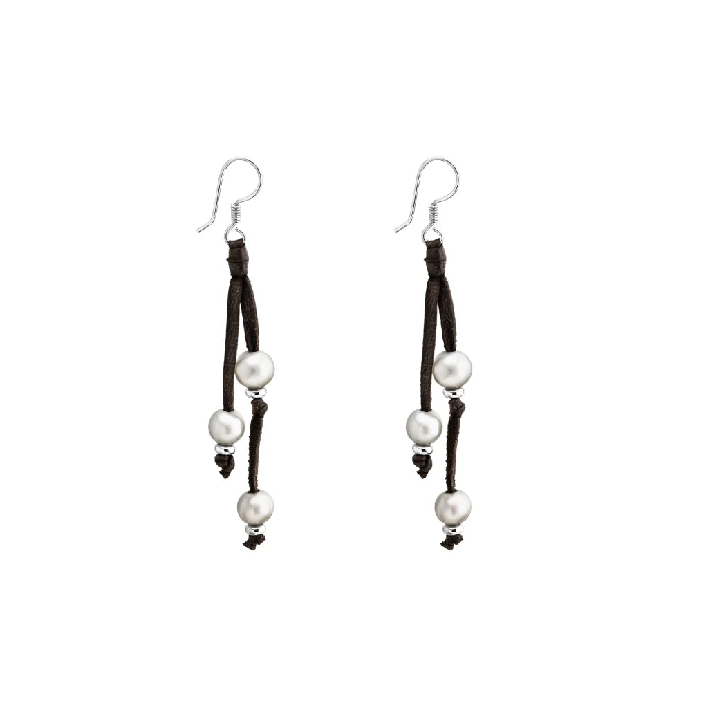 Aretes de 6cm de piel natural de borrego, con detalles en plata .925 con 3 perlas japonesas 8-10mm - Joyería y bisutería fina