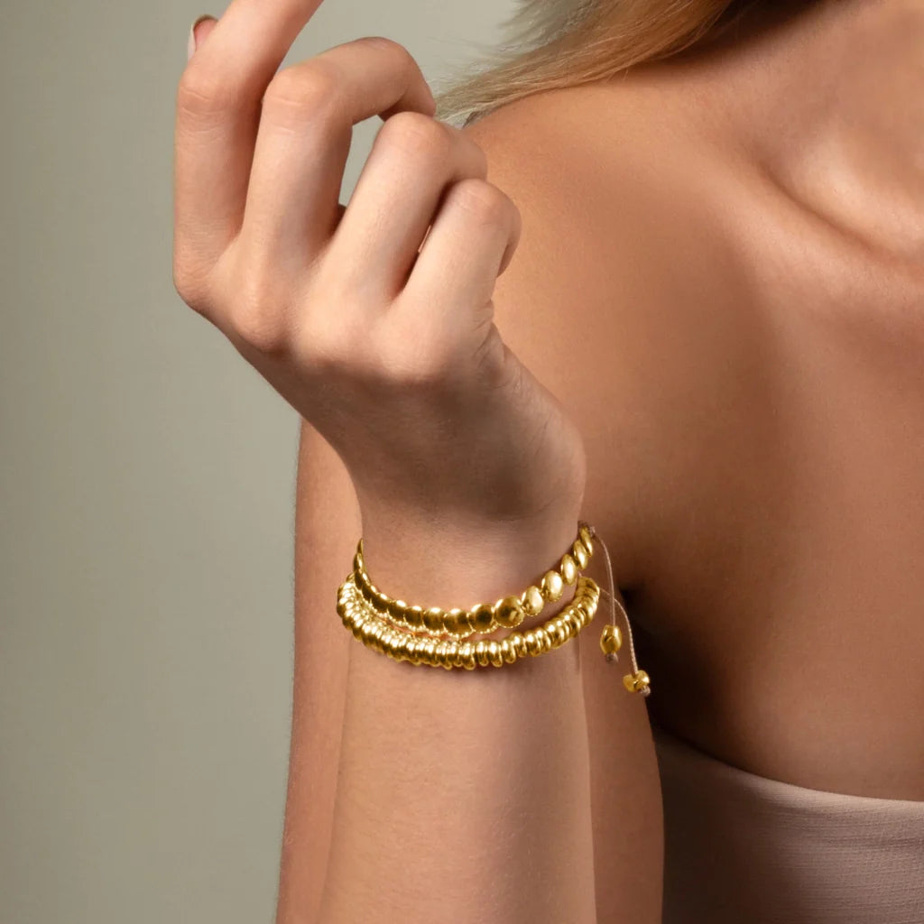 Pulsera con broche ajustable, mini lunas en baño de oro 22K - Joyería y bisutería fina
