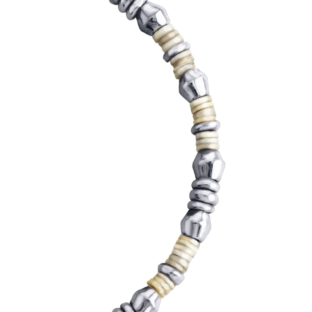 Pulsera ajustable con conchas filipinas de 3mm talladas a mano, intercaladas con cuentas bañadas en rodio - Joyería y bisutería fina