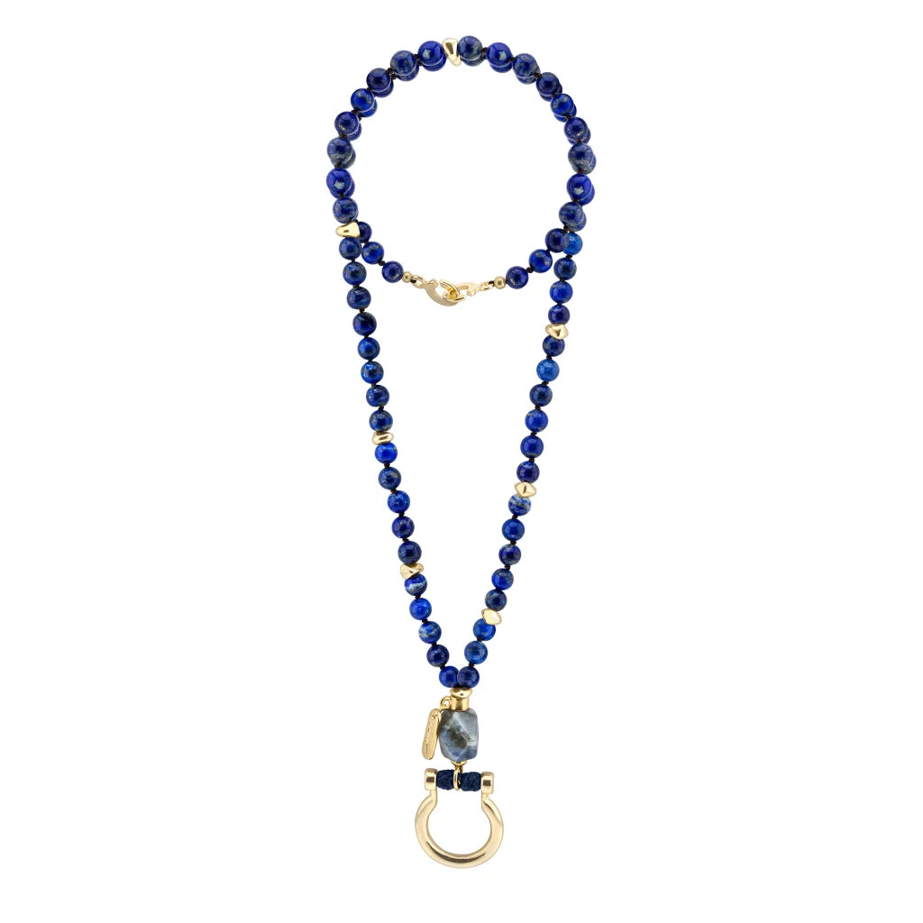 Collar de 44cm con piedras 8mm, dije e piedra, con herradura y semillas en baño de oro de 22K - Joyería y bisutería fina