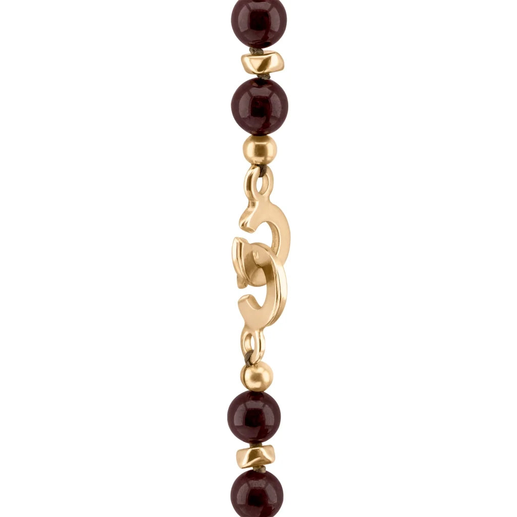 Collar de 53cm, con piedras de 8mm, con mini semillas y dije de colmillo dorados - Joyería y bisutería fina