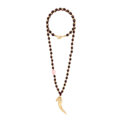 Collar de 53cm, con piedras de 8mm, con mini semillas y dije de colmillo dorados - Joyería y bisutería fina