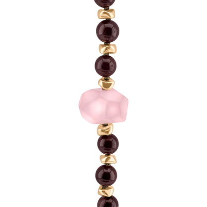 Collar de 53cm, con piedras de 8mm, con mini semillas y dije de colmillo dorados - Joyería y bisutería fina