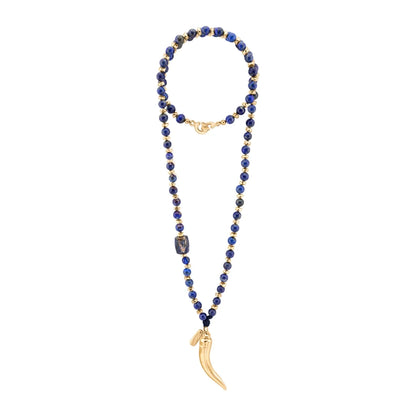 Collar de 53cm, con piedras de 8mm, con mini semillas y dije de colmillo dorados - Joyería y bisutería fina