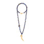Collar de 53cm, con piedras de 8mm, con mini semillas y dije de colmillo dorados - Joyería y bisutería fina