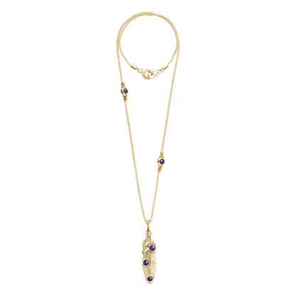 Collar de 42cm con piedras de 6mm, cadena torsal y dije de pluma en terminado de acero anticado en baño de oro de 22K - Joyería y bisutería fina