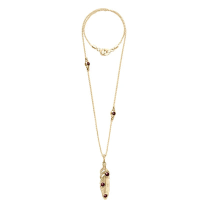 Collar de 42cm con piedras de 6mm, cadena torsal y dije de pluma en terminado de acero anticado en baño de oro de 22K - Joyería y bisutería fina