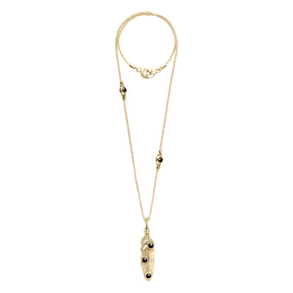 Collar de 42cm con piedras de 6mm, cadena torsal y dije de pluma en terminado de acero anticado en baño de oro de 22K - Joyería y bisutería fina