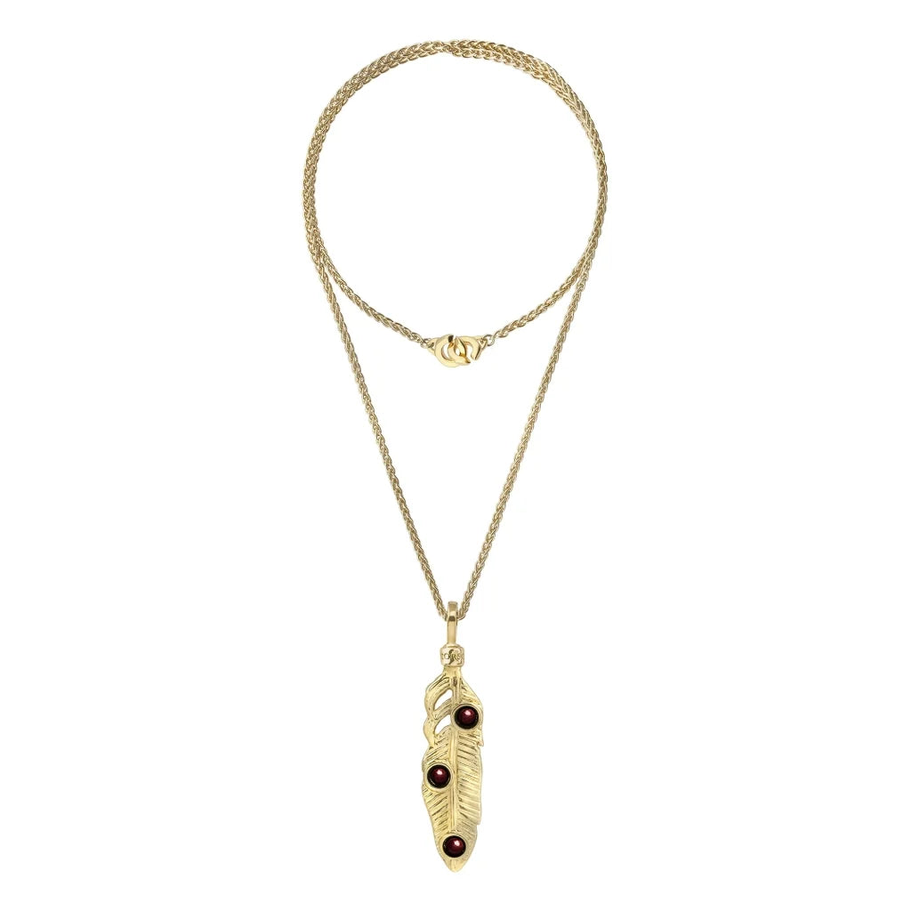 Collar de 36cm con piedras de 6mm, mini donas y dije de pluma en terminado de acero anticado en baño de oro de 22K - Joyería y bisutería fina