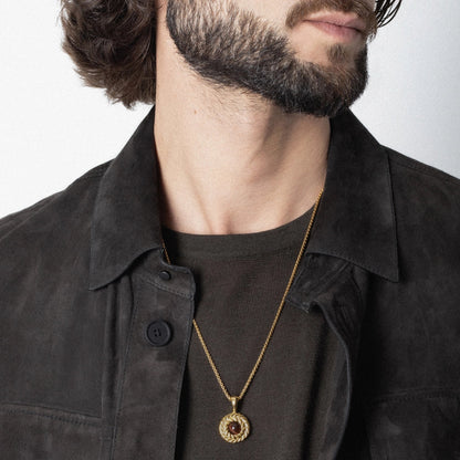 Collar de 33cm con piedra de 8mm, con dije de laurel y cadena en baño de oro de 22K - Joyería y bisutería fina