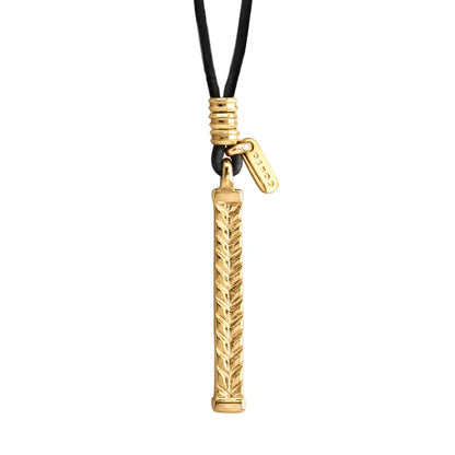Collar de 44cm de piel natural de borrego, con dije de columna de laurel de acero en baño de oro de 22K - Joyería y bisutería fina
