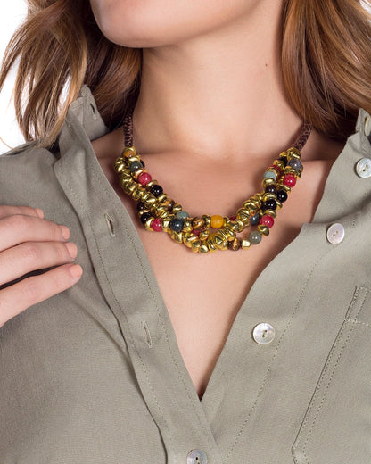 Collar de 58cm de piel natural de borrego en trenza redonda de 4 hilos, con piedras semipreciosas 8mm, con semillas en baño de oro de 22K - Joyería y bisutería fina