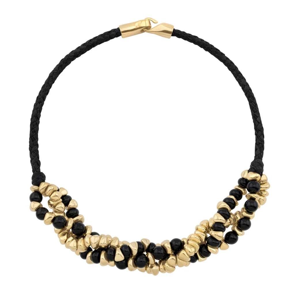 Collar de 58cm de piel natural de borrego en trenza redonda de 4 hilos, con piedras semipreciosas 8mm, con semillas en baño de oro de 22K - Joyería y bisutería fina