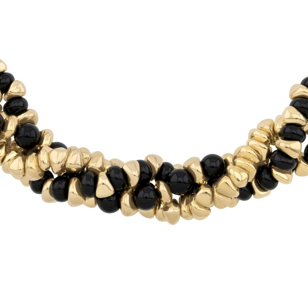 Collar de 58cm de piel natural de borrego en trenza redonda de 4 hilos, con piedras semipreciosas 8mm, con semillas en baño de oro de 22K - Joyería y bisutería fina