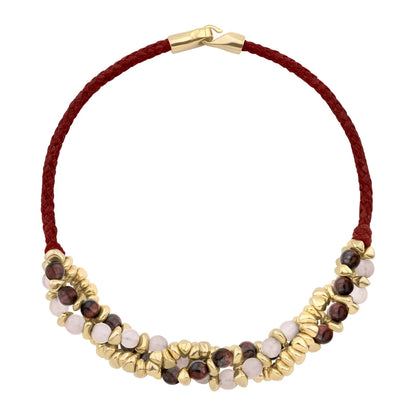 Collar de 58cm de piel natural de borrego en trenza redonda de 4 hilos, con piedras semipreciosas 8mm, con semillas en baño de oro de 22K - Joyería y bisutería fina