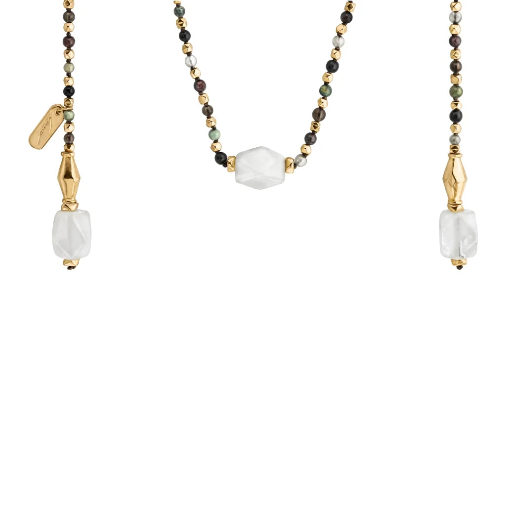 Collar corbatín con piedras de 4mm, 3 cuarzos blancos chunky, con mini cubos dorados - Joyería y bisutería fina