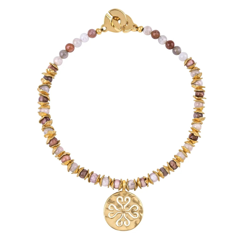 Collar de 26cm con dije con flor de Corso, hojuelas y broche en baño de oro 22K - Joyería y bisutería fina