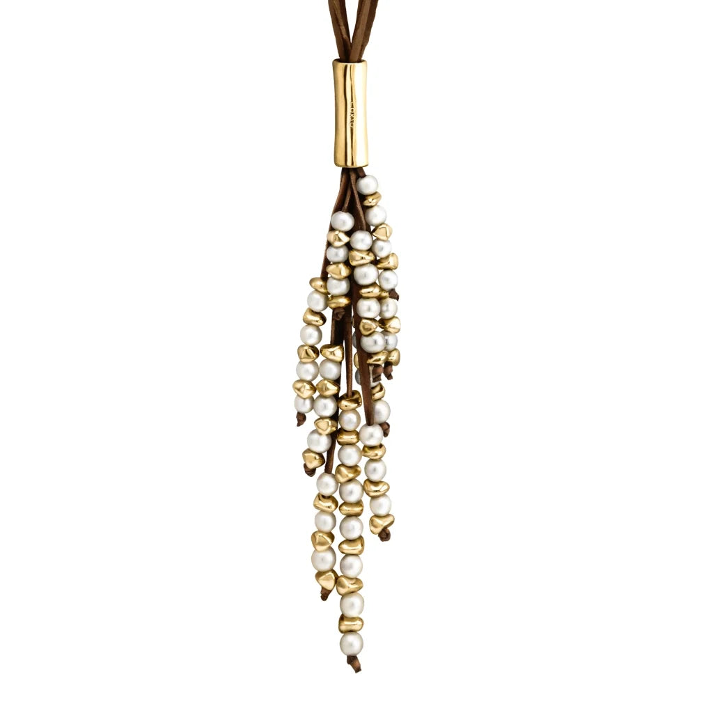 Collar de 63cm de piel natural de borrego, con perlas japones blancas 8-10mm, con 11 hilos de piel y semillas en baño de oro de 22K - Joyería y bisutería fina