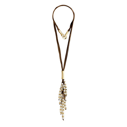 Collar de 63cm de piel natural de borrego, con perlas japones blancas 8-10mm, con 11 hilos de piel y semillas en baño de oro de 22K - Joyería y bisutería fina