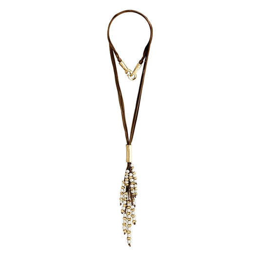 Collar de 63cm de piel natural de borrego, con perlas japones blancas 8-10mm, con 11 hilos de piel y semillas en baño de oro de 22K - Joyería y bisutería fina