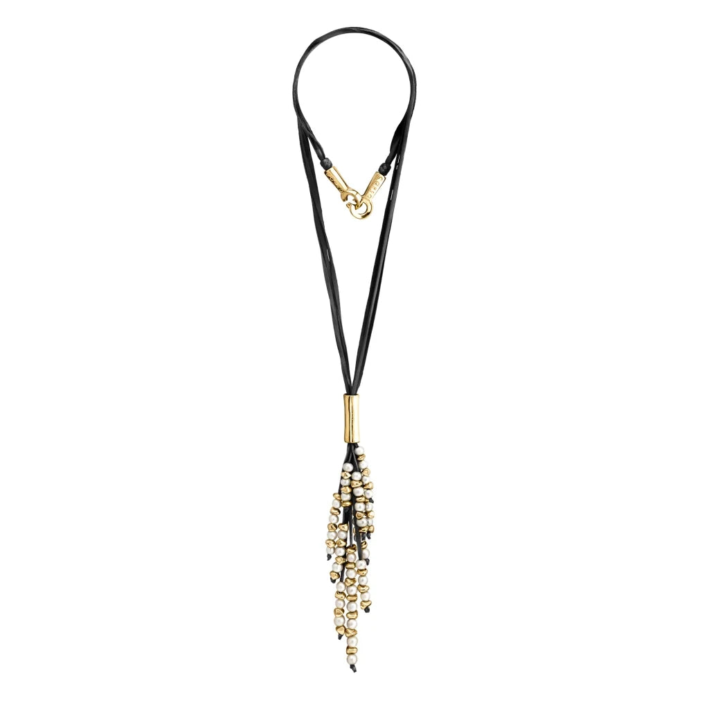 Collar de 63cm de piel natural de borrego, con perlas japones blancas 8-10mm, con 11 hilos de piel y semillas en baño de oro de 22K - Joyería y bisutería fina