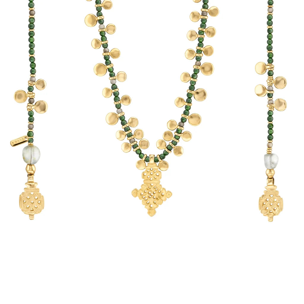 Collar corbatín de 140cm, en baño de oro 22K, con piedras de 4mm y un dije de cruz africana - Joyería y bisutería fina