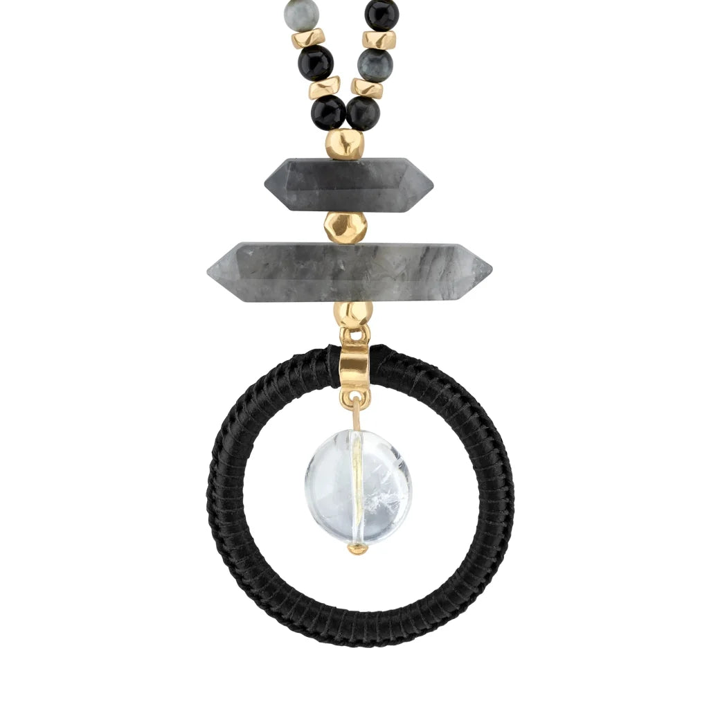 Collar de 49cm, con piedras de 6mm, trenza de 4 hilos de piel natural de borrego, con donas doradas y cuarzo - Joyería y bisutería fina
