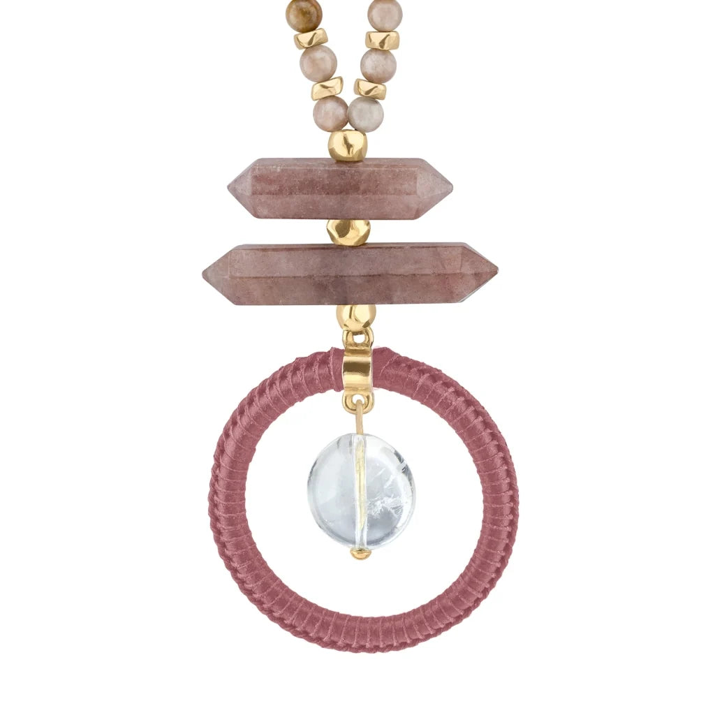 Collar de 49cm, con piedras de 6mm, trenza de 4 hilos de piel natural de borrego, con donas doradas y cuarzo - Joyería y bisutería fina
