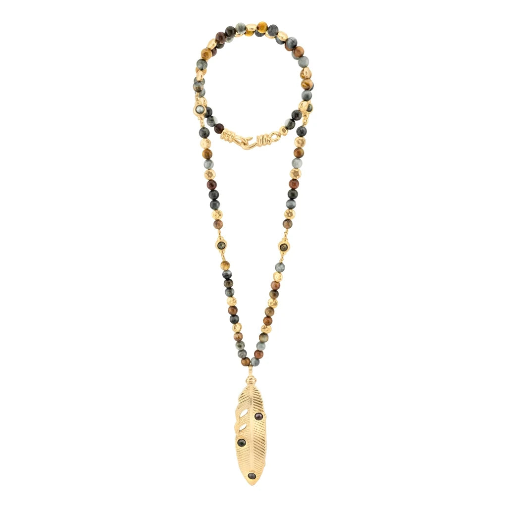 Collar de 57cm con piedra ojo de halcón de 8mm, con lunetas y dije de pluma doradas - Joyería y bisutería fina