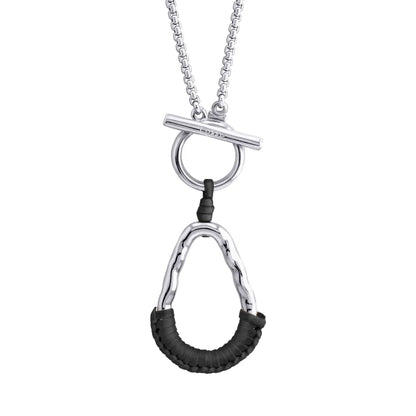 Collar con cadenas y broche omega en baño de rodio, con una trenza de cuatro hilos con piel natural de borrego - Joyería y bisutería fina