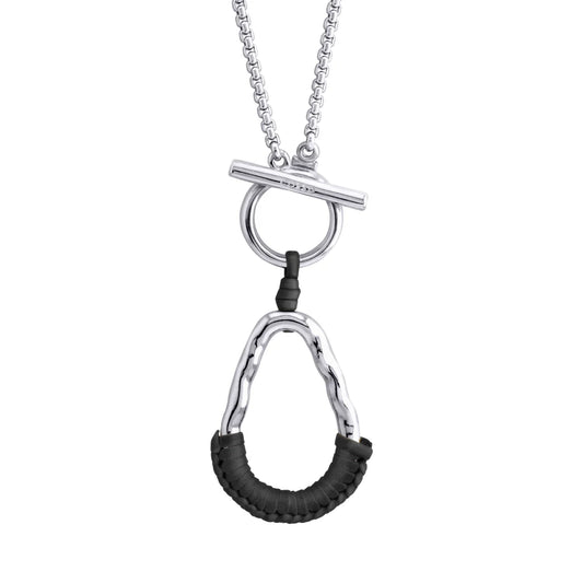 Collar con cadenas y broche omega en baño de rodio, con una trenza de cuatro hilos con piel natural de borrego - Joyería y bisutería fina
