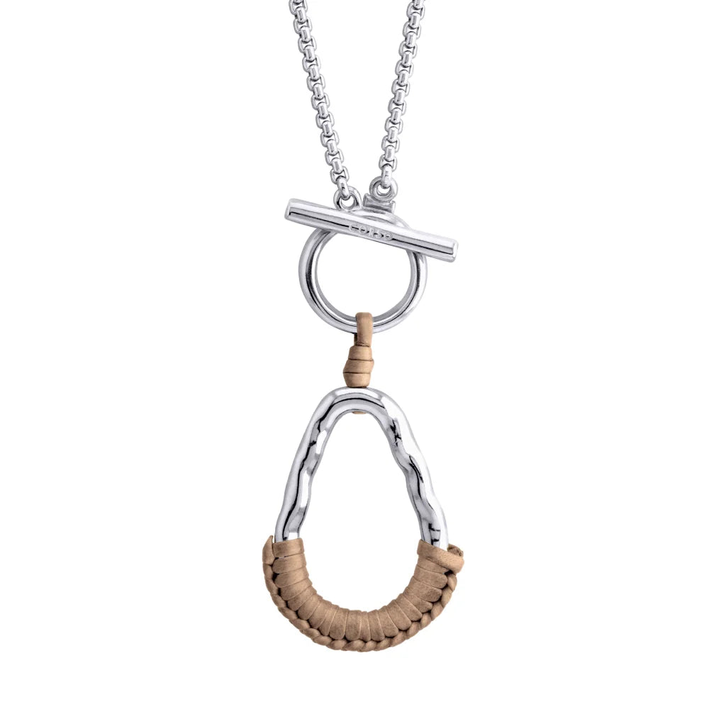 Collar con cadenas y broche omega en baño de rodio, con una trenza de cuatro hilos con piel natural de borrego - Joyería y bisutería fina