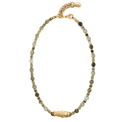 Collar choker ajustable en baño de rodio con cadena de eslabones y piedras facetadas 5mm y dije de pez koi en baño de oro de 22K - Joyería y bisutería fina