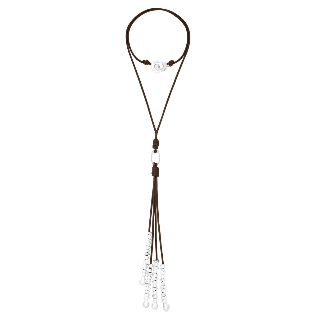 Collar de 66.5cm de piel natural de borrego, con semillas y perlas en baño de plata de .925 - Joyería y bisutería fina