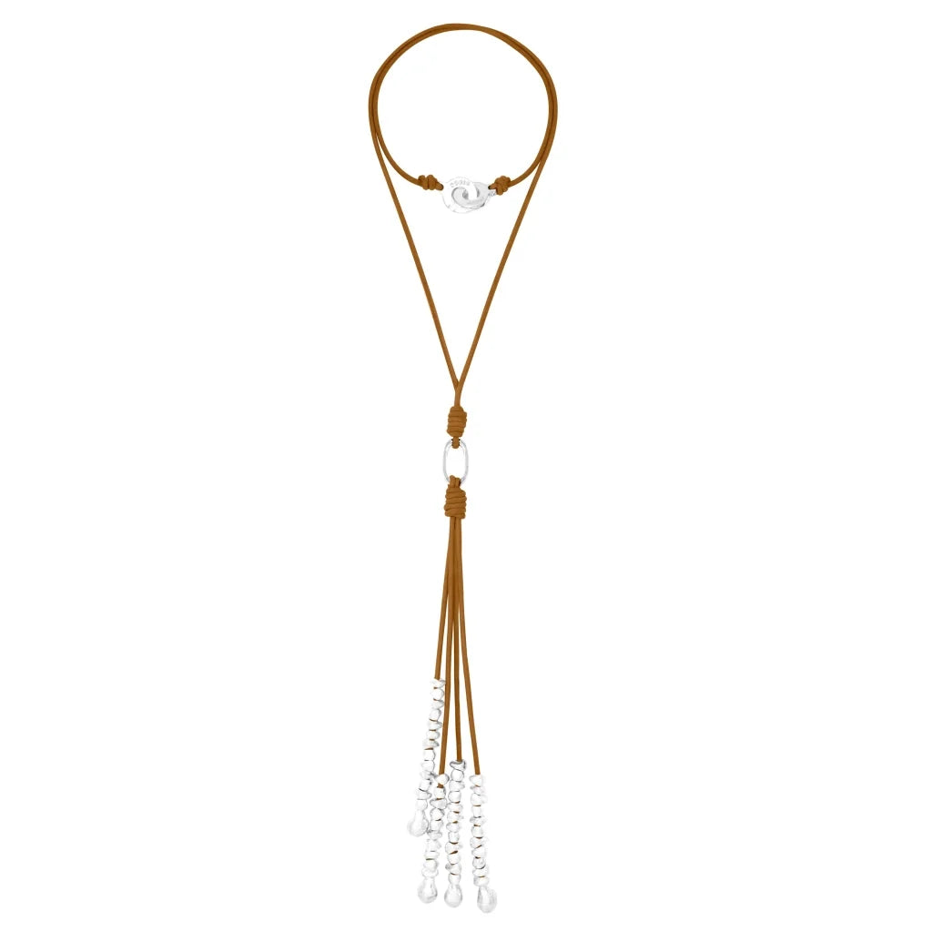 Collar de 66.5cm de piel natural de borrego, con semillas y perlas en baño de plata de .925 - Joyería y bisutería fina
