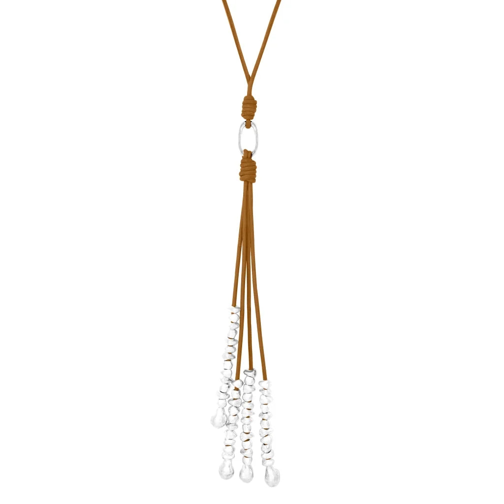 Collar de 66.5cm de piel natural de borrego, con semillas y perlas en baño de plata de .925 - Joyería y bisutería fina