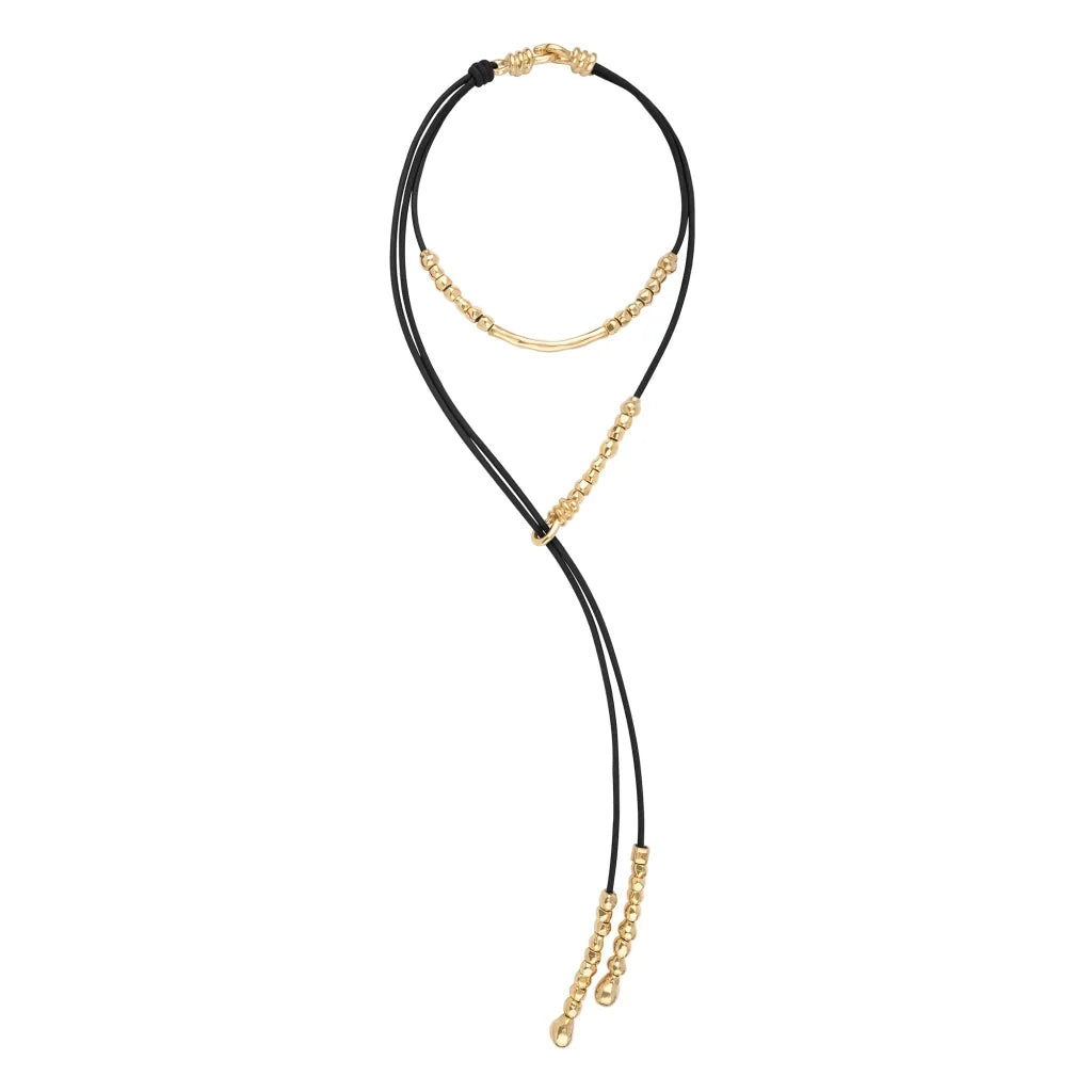 Collar choker estilo corbatín con cordón de piel natural española, perlas y cuentas, en baño de oro de 22K - Joyería y bisutería fina