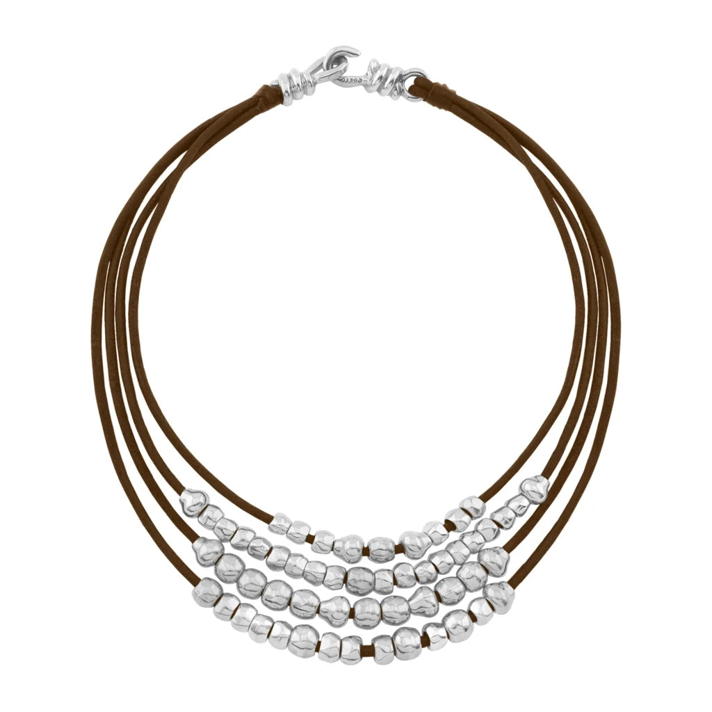 Collar choker estilo cascada con múltiples hileras de piel natural española, perlas y cuentas centrales en baño de rodio - Joyería y bisutería fina