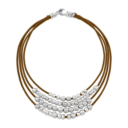 Collar choker estilo cascada con múltiples hileras de piel natural española, perlas y cuentas centrales en baño de rodio - Joyería y bisutería fina