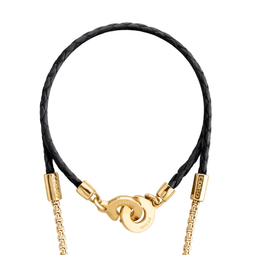 Collar con dije de corona y cadenas colgantes en baño de oro 22K con piel natural de borrego trenzada - Joyería y bisutería fina