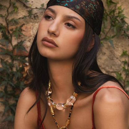 Collar choker con cuarzos brasileños grandes, dijes de pez koi, broche omega en baño de oro 22K - Joyería y bisutería fina