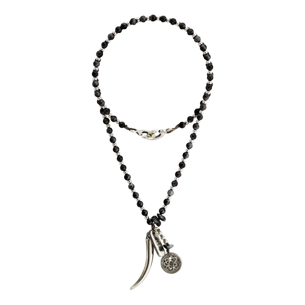 Collar de 34cm con piedras 4mm, con mini esferas moneda tibetana y colmillo en acero pulido - Joyería y bisutería fina