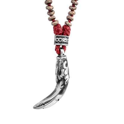 Collar de 42cm de piel natural de borrego, con piedras y dije de garra romana cubierta con hoja de laurel simbolizando victoria - Joyería y bisutería fina