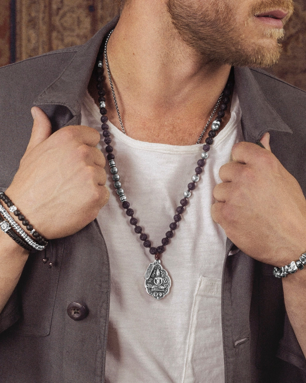 Collar de 41.5cm con piedras 8mm, con cuentas y dije doble vista con mantra de protección y buda en acero anticado - Joyería y bisutería fina