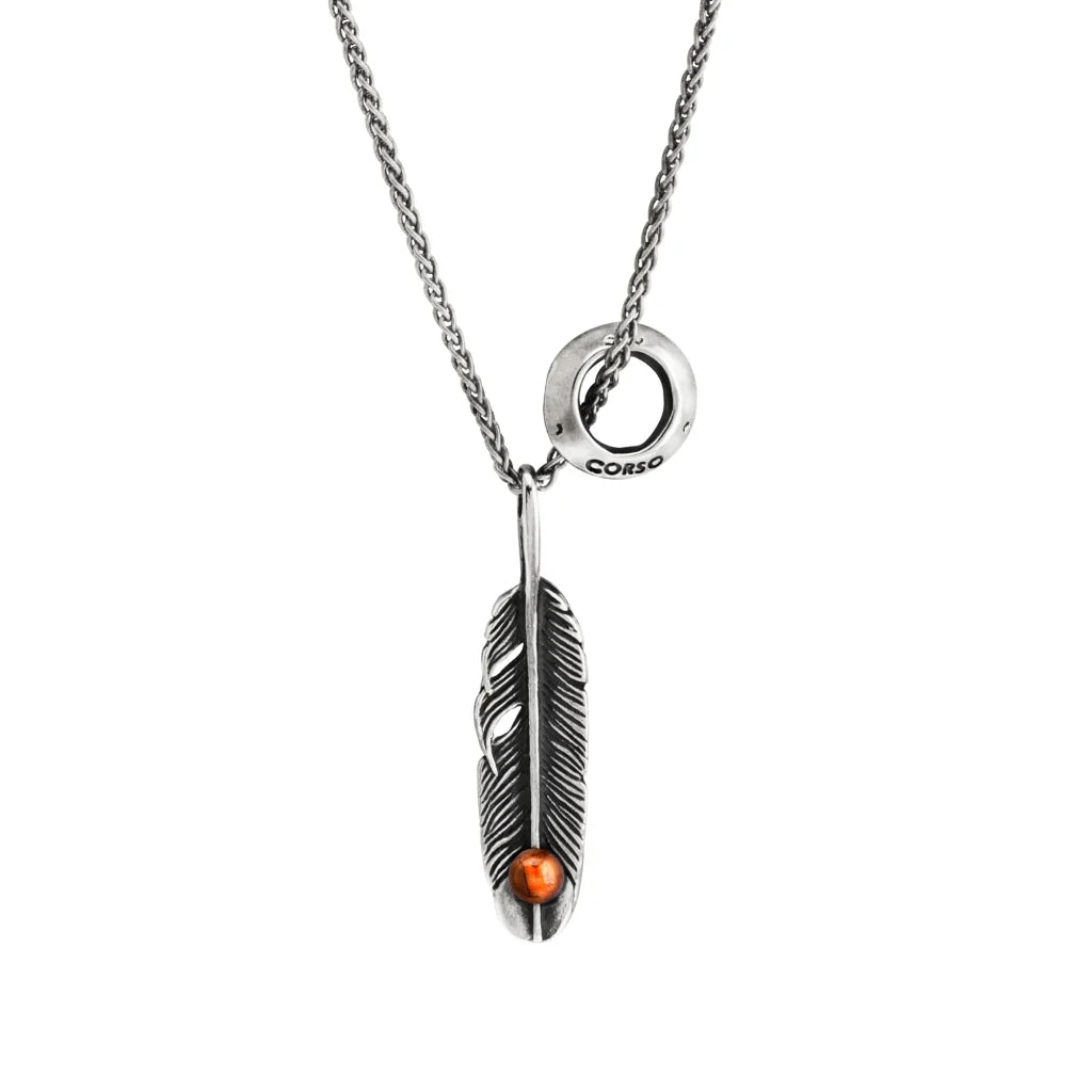 Collar de 38cm con piedra 6mm, cadena de acero anticado, con rueda Corso y dije de pluma en terminado de acero pulido - Joyería y bisutería fina