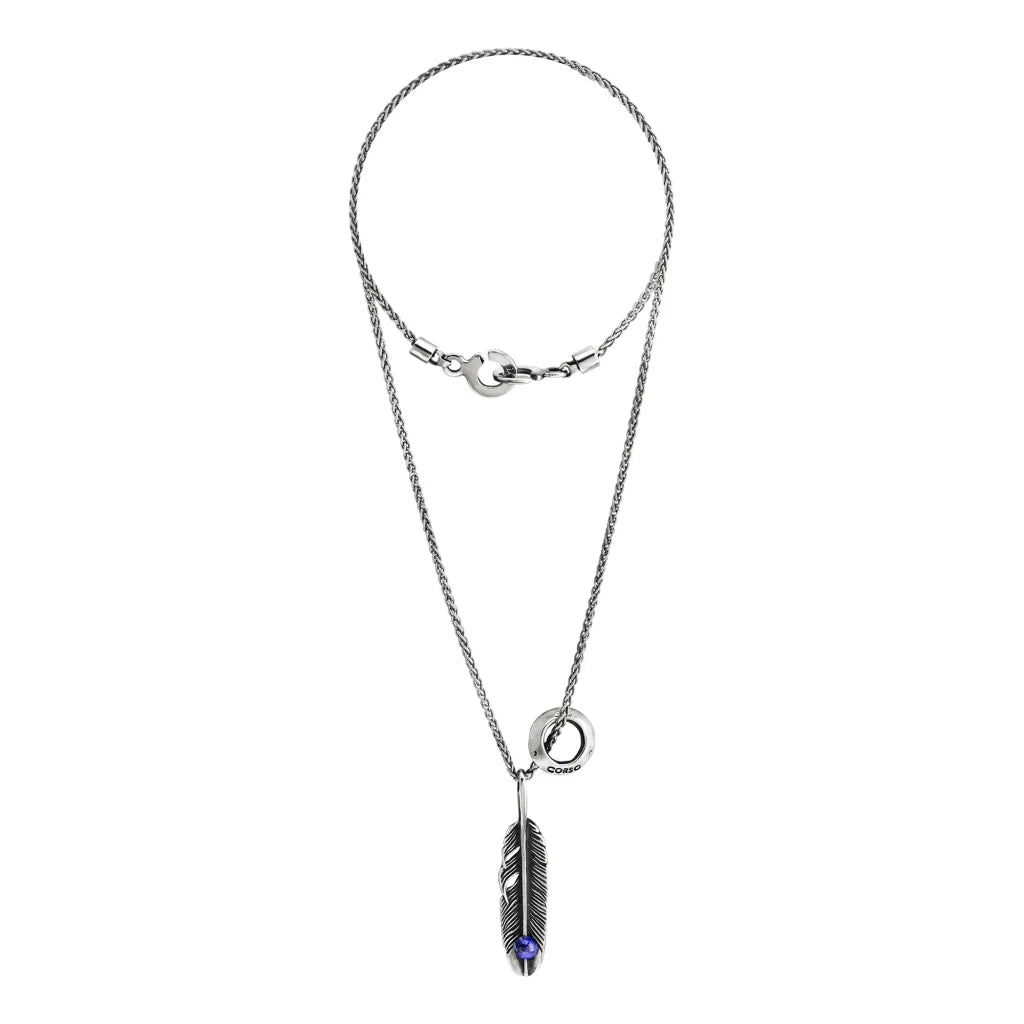 Collar de 38cm con piedra 6mm, cadena de acero anticado, con rueda Corso y dije de pluma en terminado de acero pulido - Joyería y bisutería fina