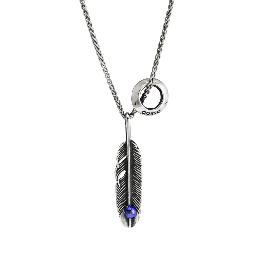 Collar de 38cm con piedra 6mm, cadena de acero anticado, con rueda Corso y dije de pluma en terminado de acero pulido - Joyería y bisutería fina