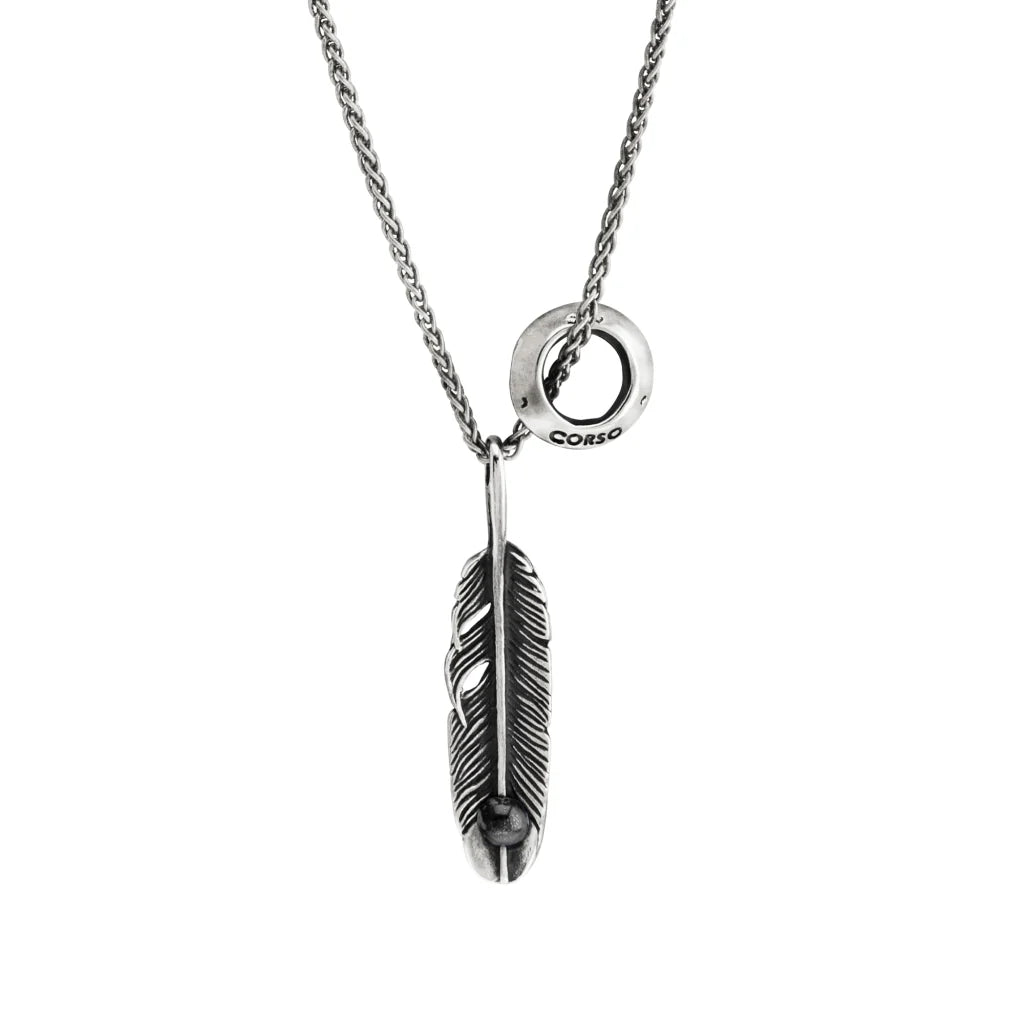 Collar de 38cm con piedra 6mm, cadena de acero anticado, con rueda Corso y dije de pluma en terminado de acero pulido - Joyería y bisutería fina